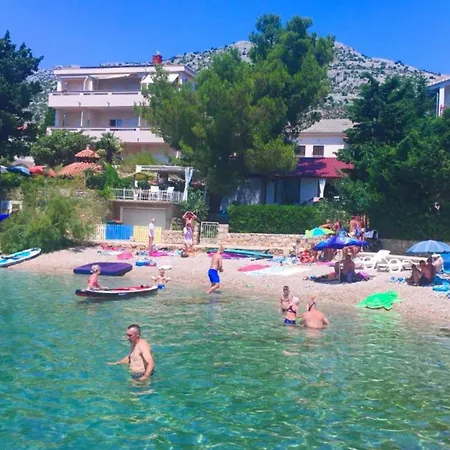 House - 2m From Hébergement de vacances