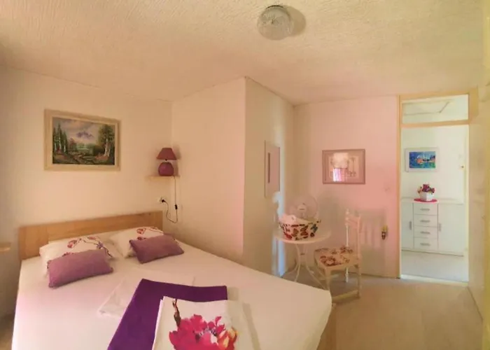 House - 2m From * Стариград-Пакленица